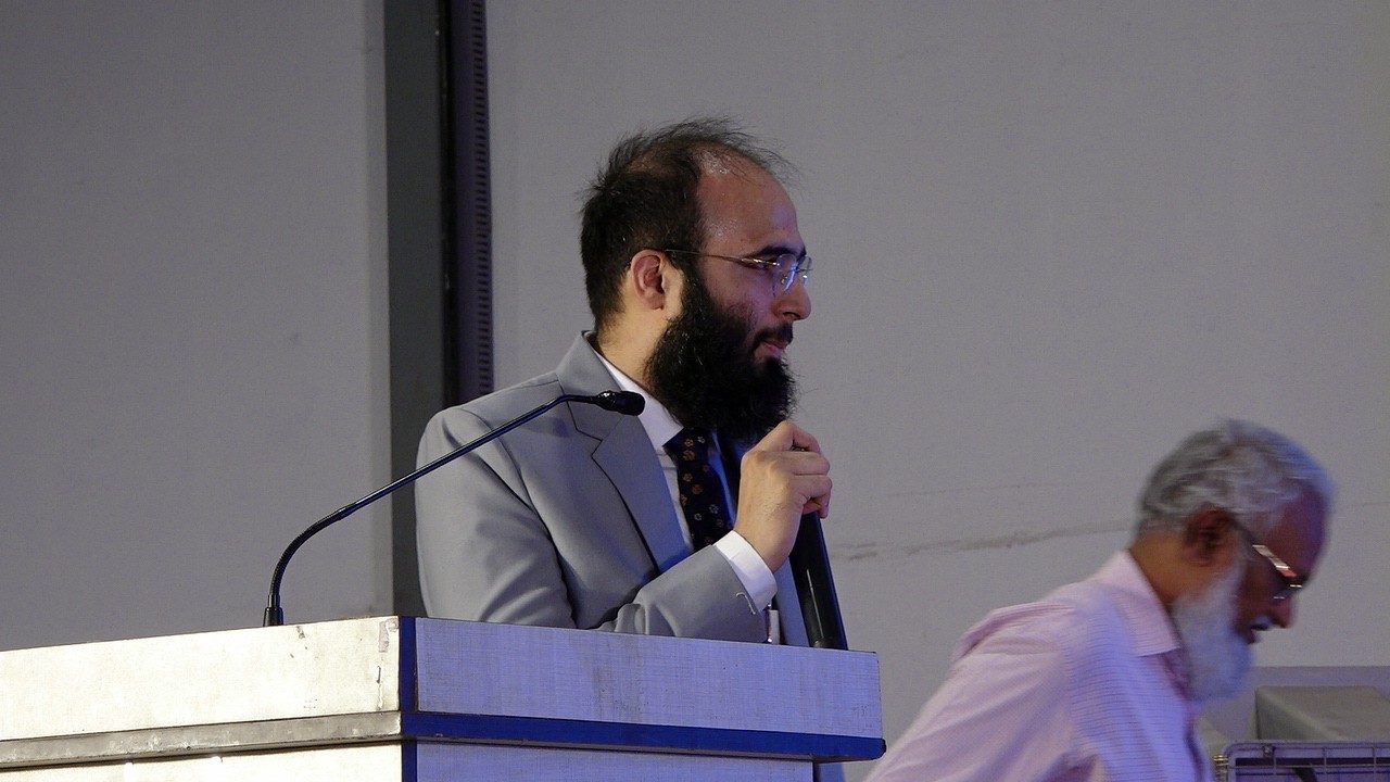 Dr Khizer speaking from the stage